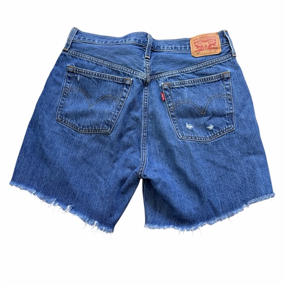 LEVI'S 501 CUTOFF DISTRESSED DENIM 100% COTTON SHORTS, WOMEN’S SIZE 31 5” INSEAM - Picture 4 of 12